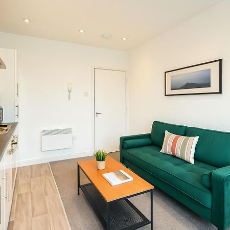 2 Bedroom Apartment Near City Centre, Uni & Parks! Cardiff Bagian luar foto