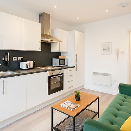 2 Bedroom Apartment Near City Centre, Uni & Parks! Cardiff Bagian luar foto